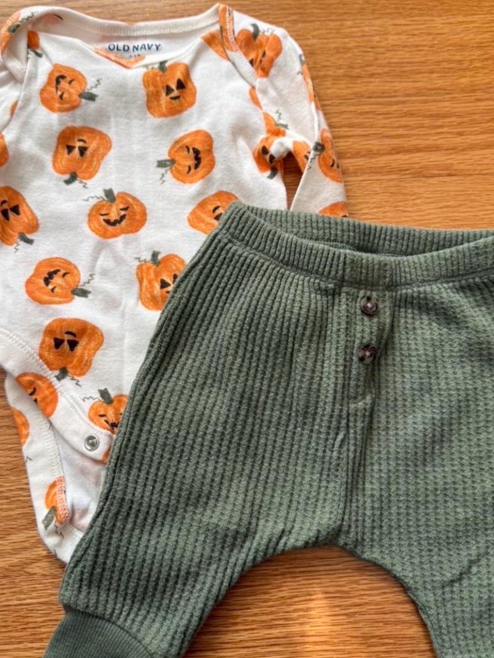 Old Navy Pumpkin Outfit size 0-3 Months